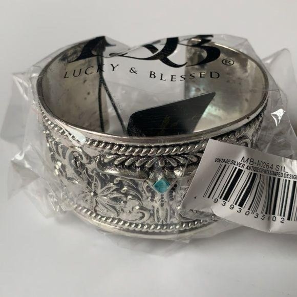 New Vintage Silver “Antique” Cuff with Longhorn - Picture 4 of 6